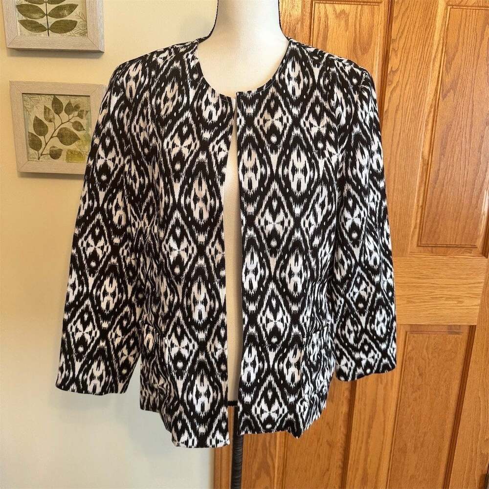 Chico’s Jacket Womens Size 2 L/12 Black & White Geometric Ikat Open Front 3/4